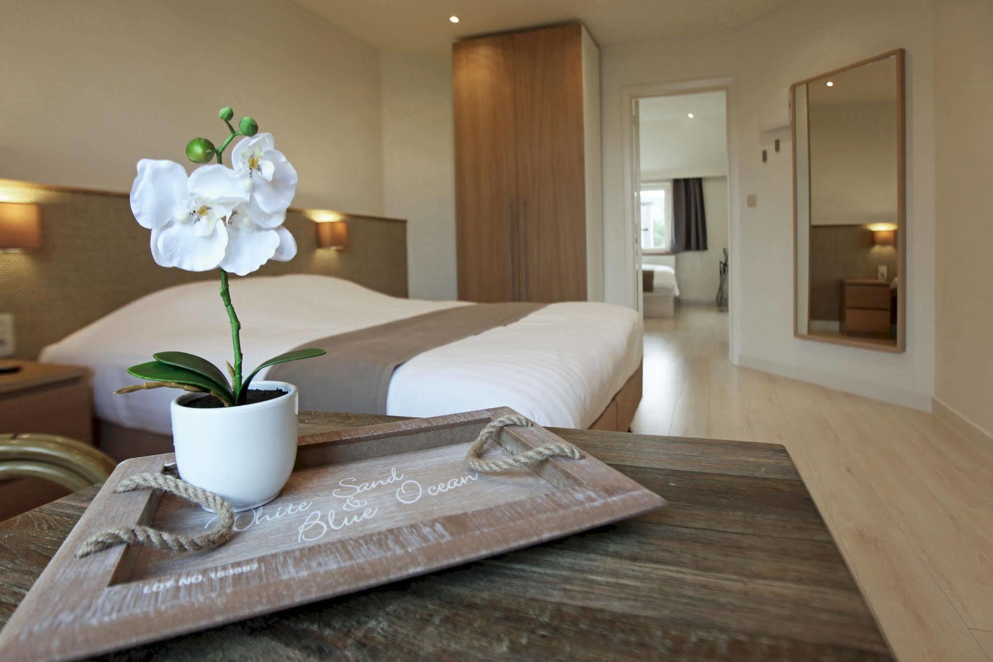 Hotel Cecil De Panne Bagian luar foto
