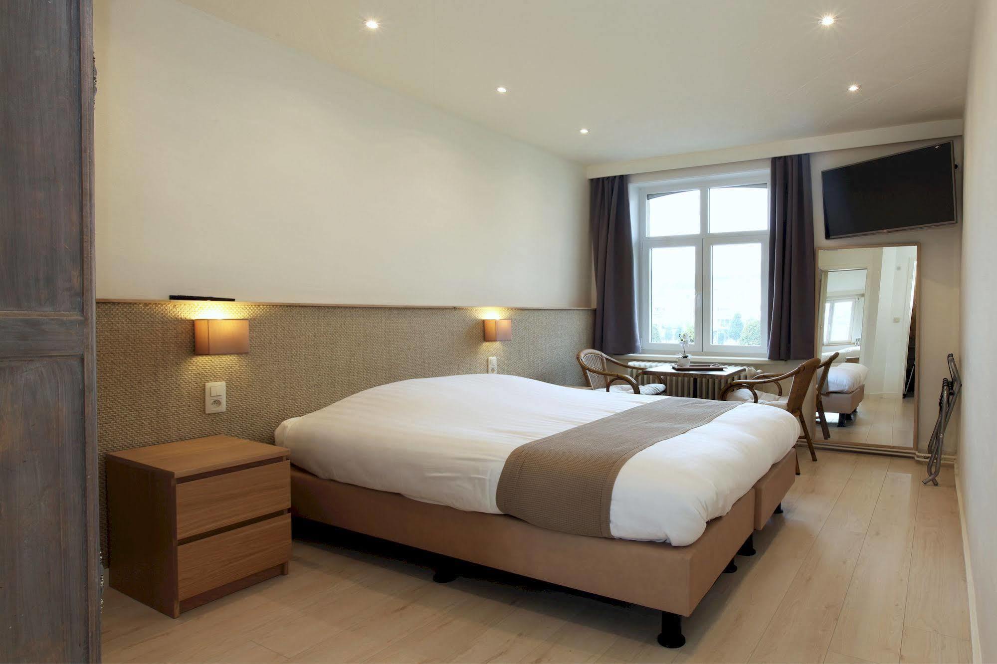 Hotel Cecil De Panne Bagian luar foto
