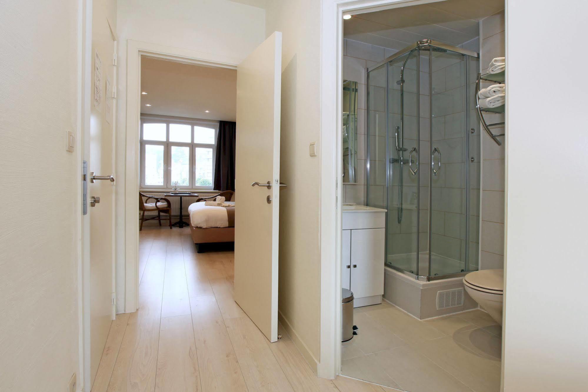 Hotel Cecil De Panne Bagian luar foto