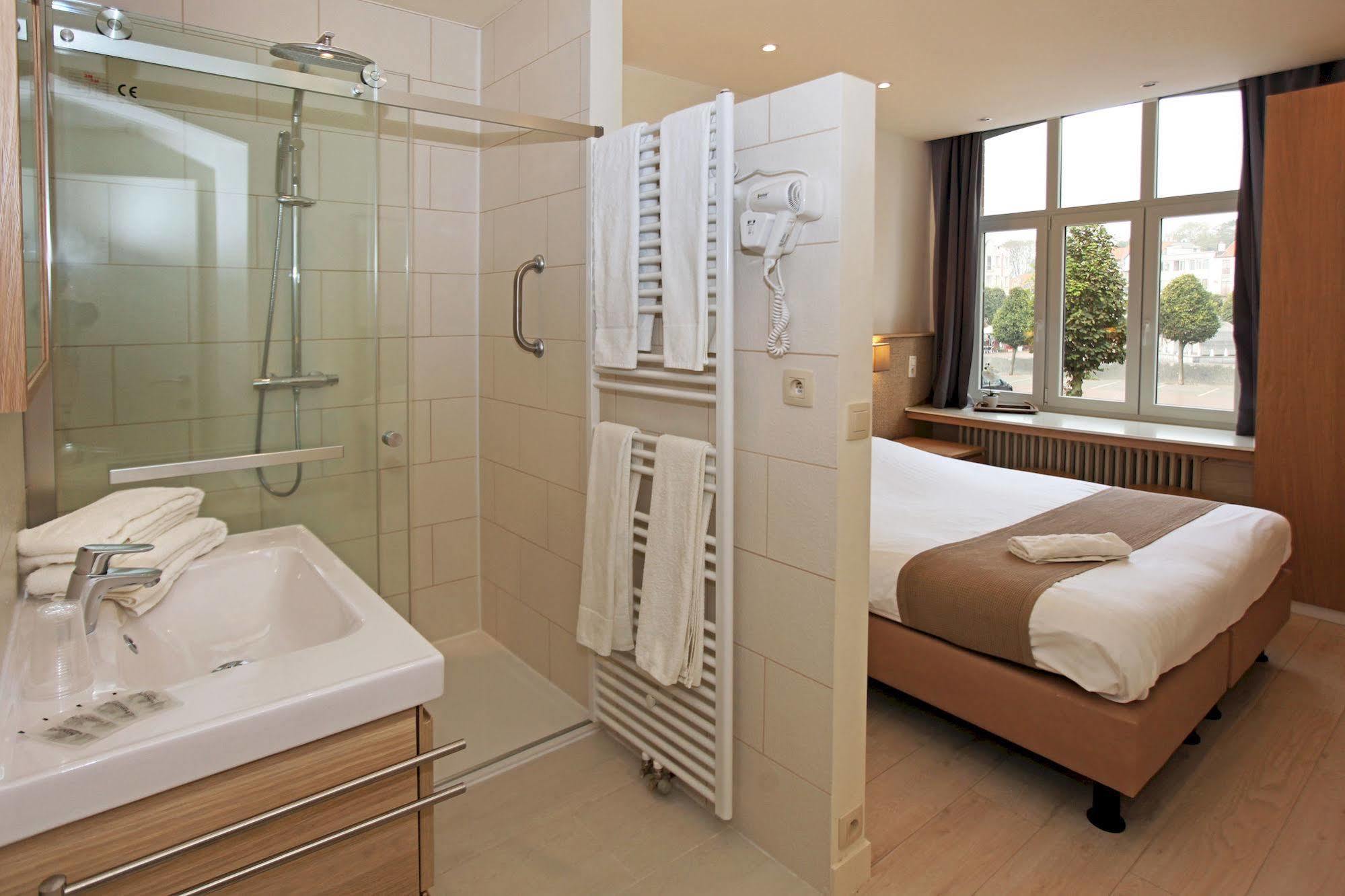 Hotel Cecil De Panne Bagian luar foto