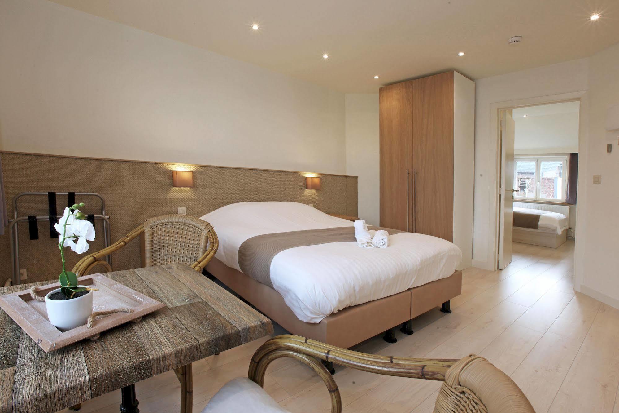 Hotel Cecil De Panne Bagian luar foto
